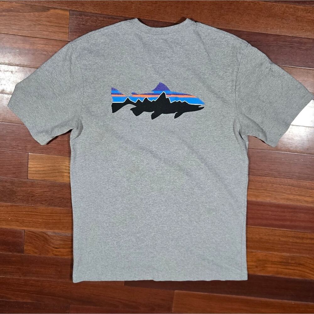 Patagonia Gray Tee with Fish Graphic Logo Mens Medium